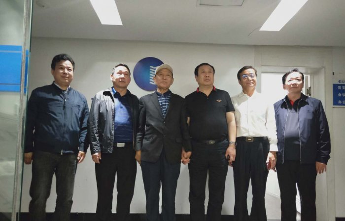 中國人民解放軍總后勤部 張文臺上將視察青島東方海納集團(tuán)