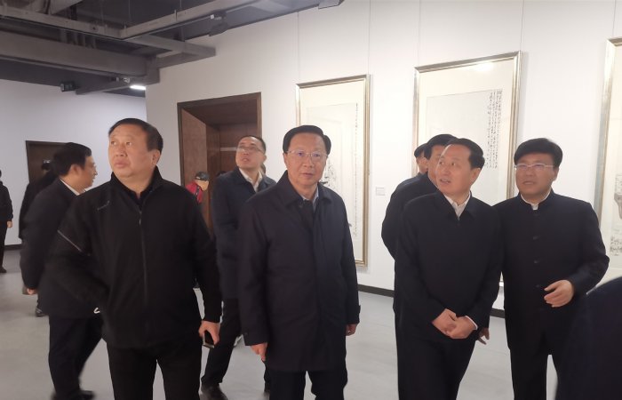 董事長應(yīng)邀出席“與時(shí)代同行——孔維克水墨人物畫展”